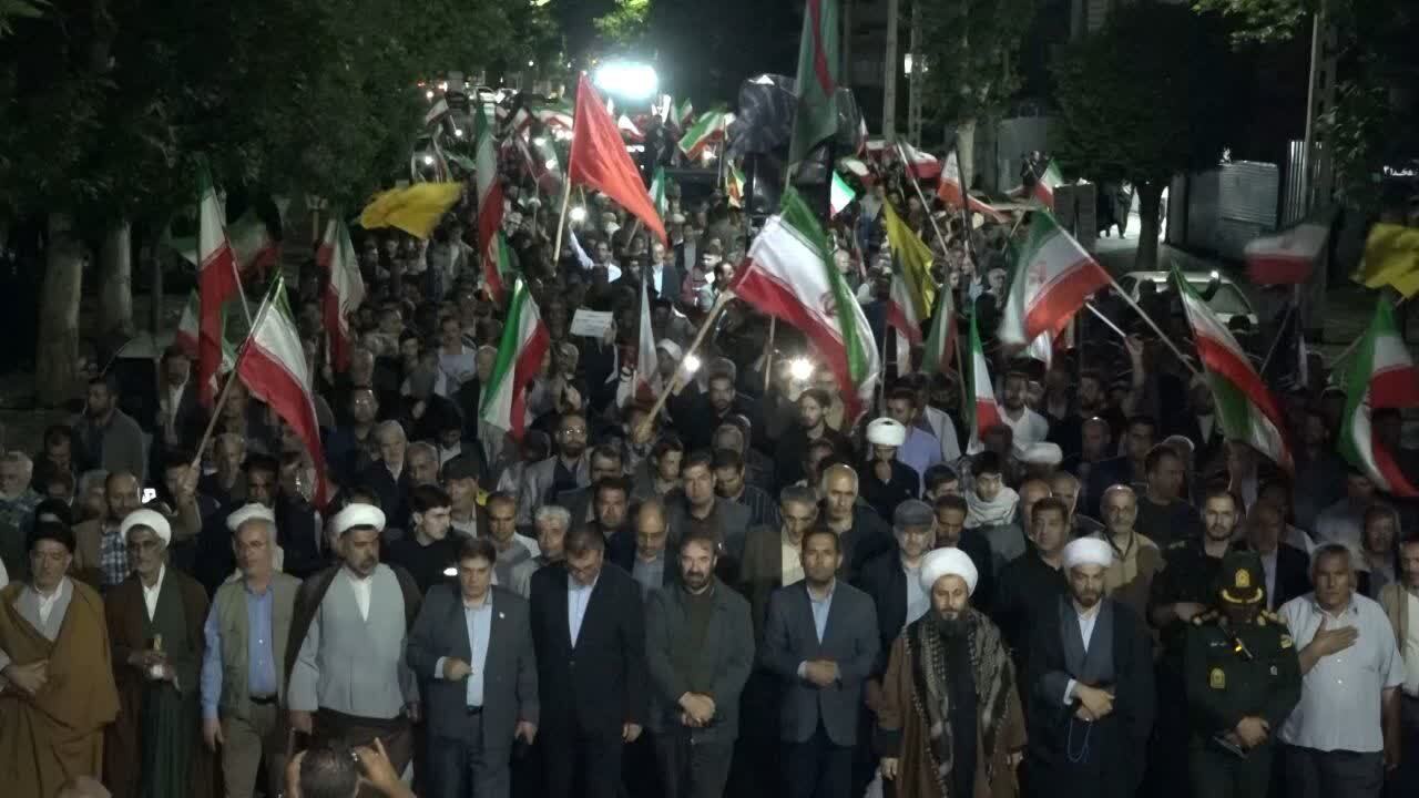 اجتماع شبانه مردم خوی در حمایت از نیرو‌های مسلح و آرمان‌های ولایت