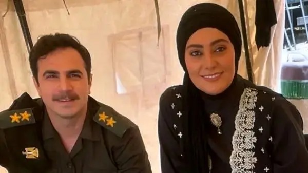 سفر در زمان؛ «محمدرضا هلال زاده» با تیپ متفاوت در کنار دریا؛ سال ۹۷