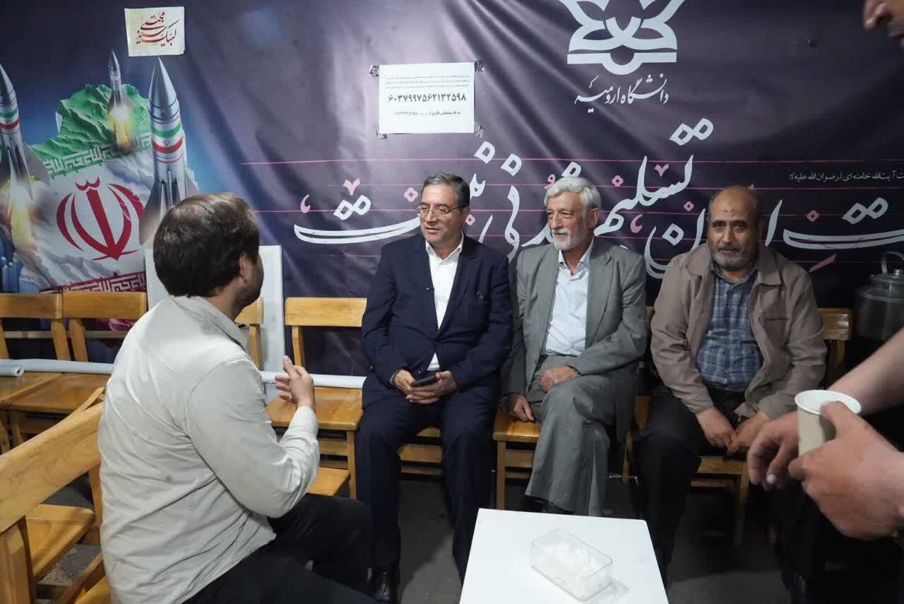 دیدار صمیمی استاندار آذربایجان‌غربی با مردم