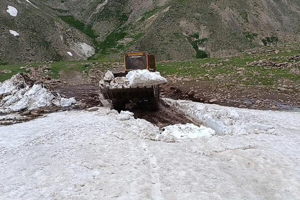آغاز برف‌روبی ایل راه‌ها با کوچ عشایر شمال غرب به مراتع سهند