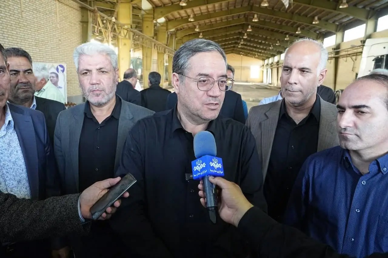 بازدید استاندار آذربایجان‌غربی از کارخانه تولید کامیون‌های کشنده گازی