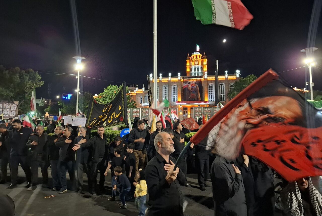 شکوه عزاداری شب عاشورا در میدان ساعت تبریز