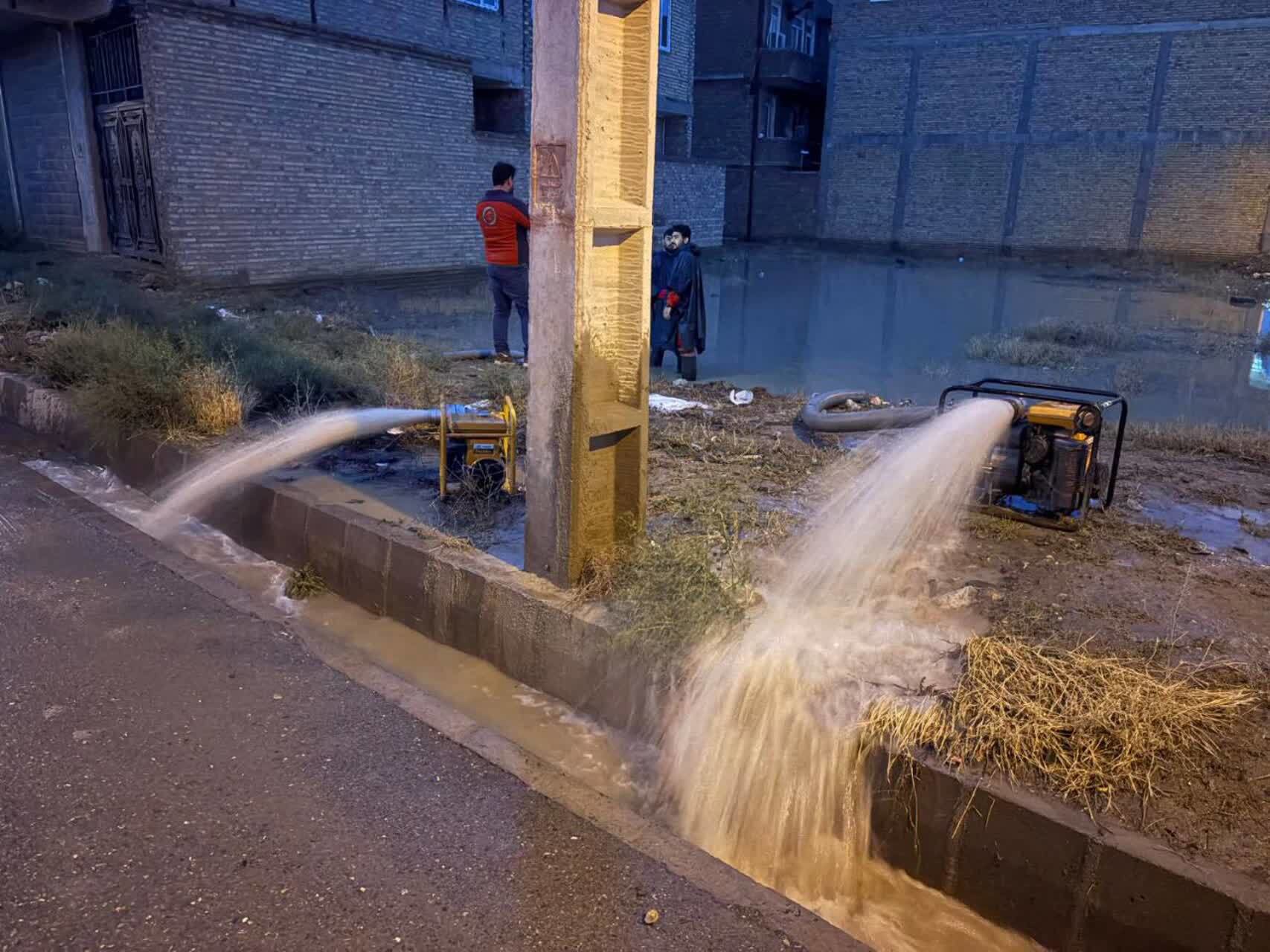 جاری شدن سیل در شهرستان سلماس