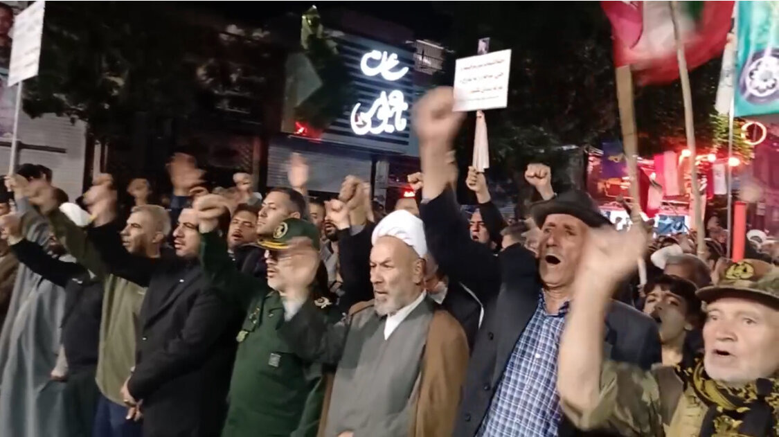 سلماسی‌ها در حمایت از رهبری در خیابان تجمع کردند
