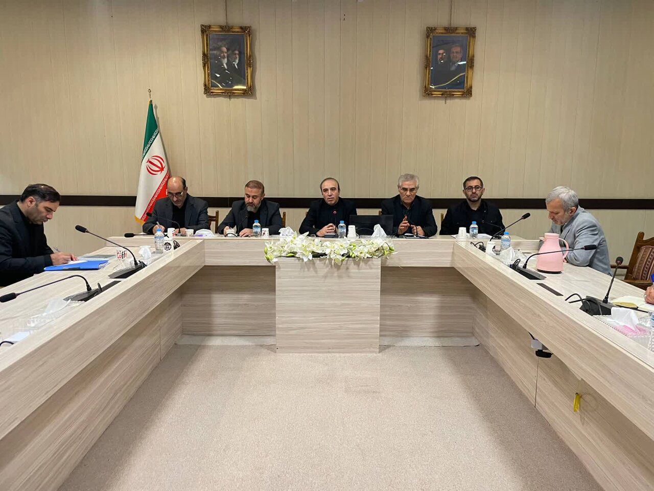 حضور اصناف و فعالان اقتصادی استان اردبیل در مراسم تشییع امام شهید