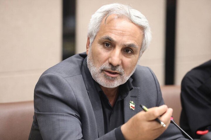 انتقاد تند نماینده تبریز از اختلال دو هفته‌ای بانک‌ها