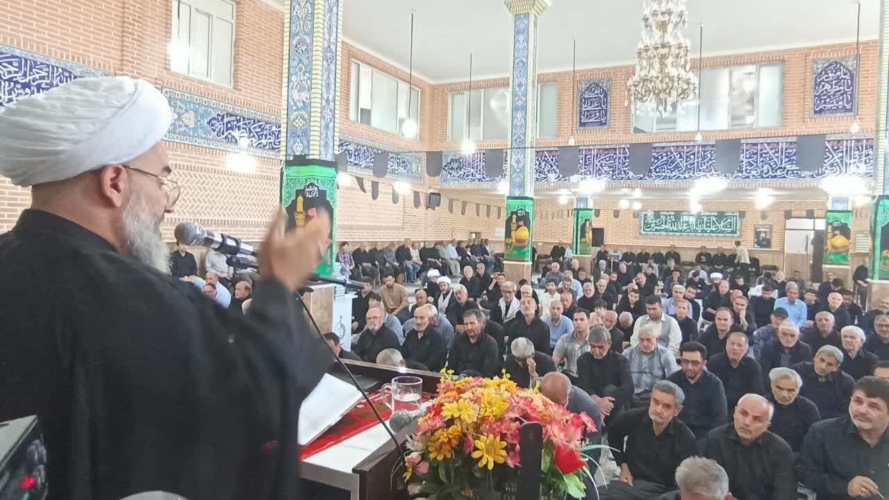 تاکید امام جمعه نقده برتبیین اهداف و ادامه راه رهبر شهیدانقلاب