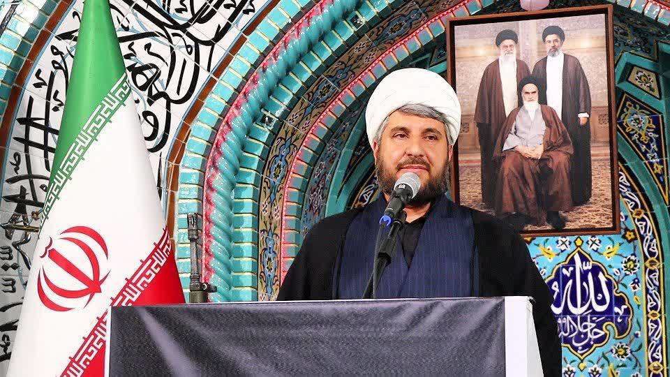 امام جمعه موقت تکاب: رهبرشهید انقلاب را به قله عزت رسانده