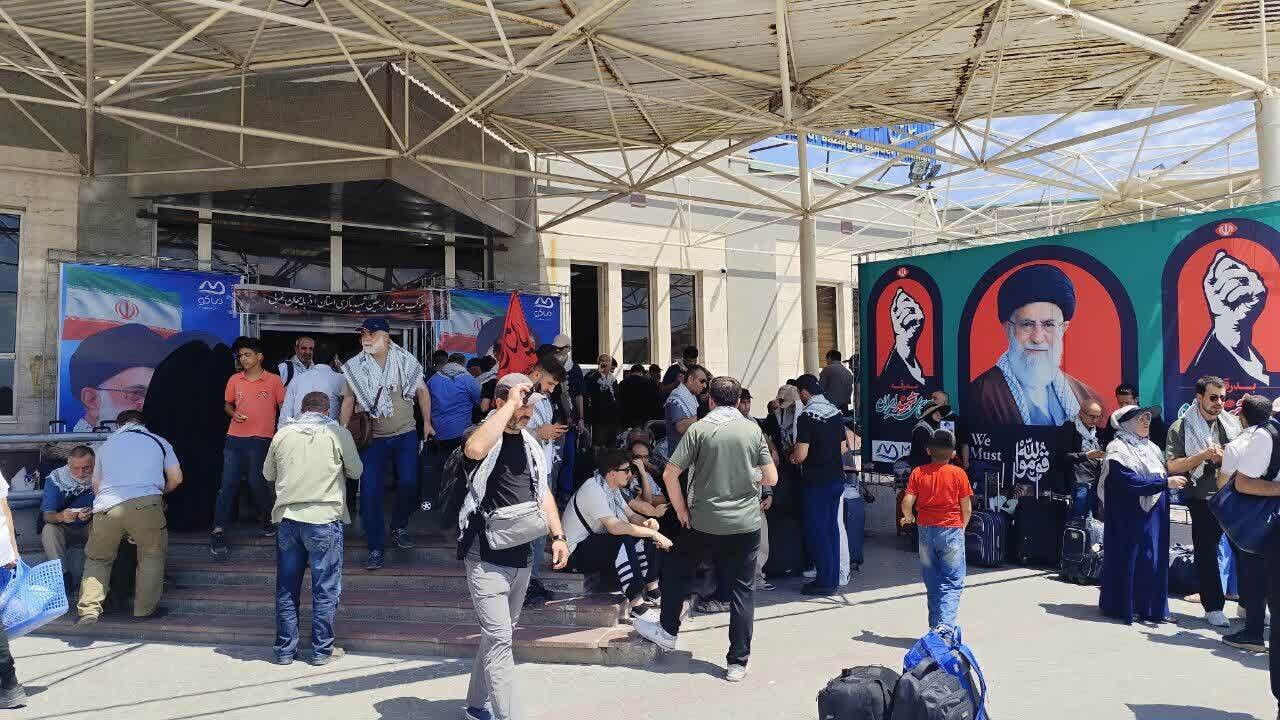 تصاویری از ورود زائران ترکیه ای تشییع رهبر شهید در مرز بازرگان