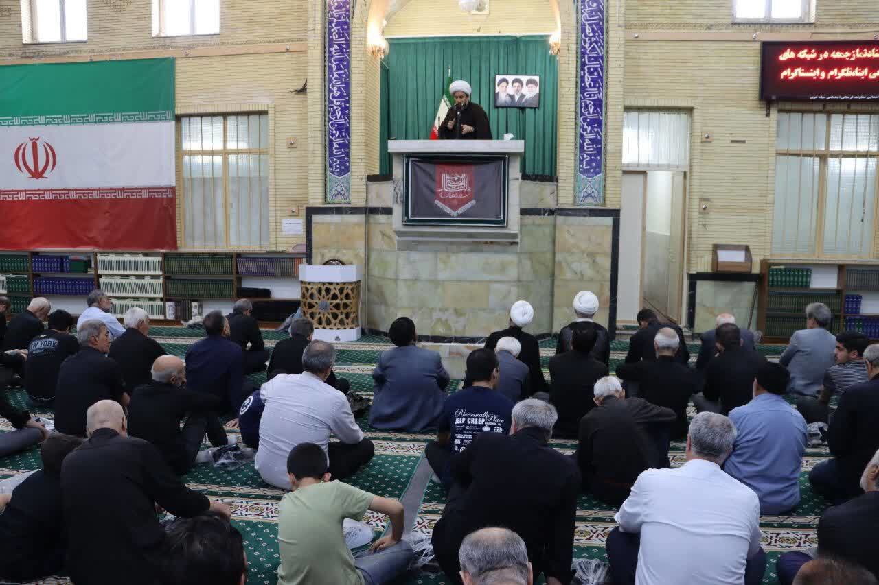 تأکید امام جمعه خوی بر ضرورت انتقام سخت از جنایتکاران و بازخوانی شکست آمریکا در برابر اراده ملت ایران