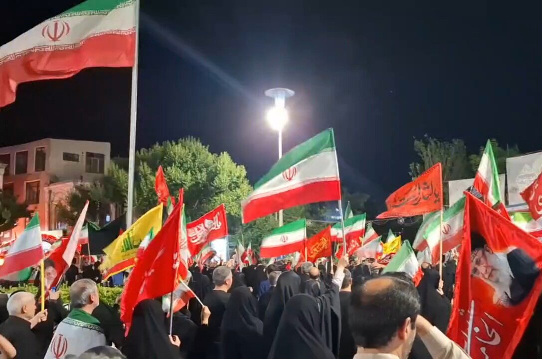 صد و سی و چهارمین اجتماع شبانه مردم تبریز؛ جلوه‌ای از وفاداری به رهبری