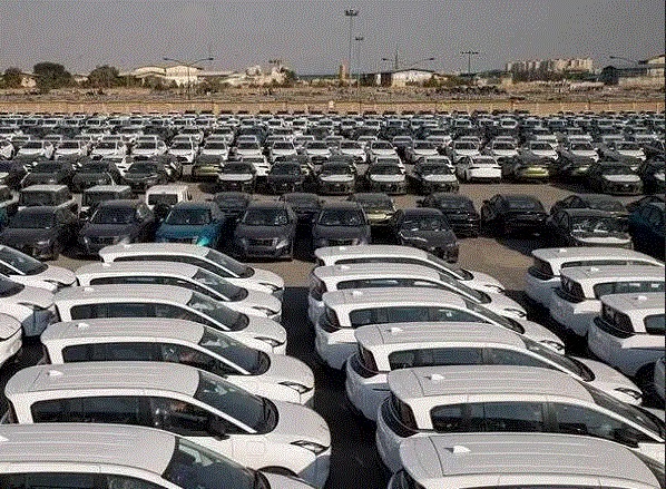 صدور مجوز ترخیص خودرو از گمرک بازرگان ماکو