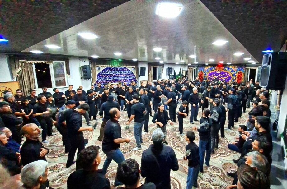 اهر میزبان آیین زنجیرزنی در بزرگداشت قائد شهید امت