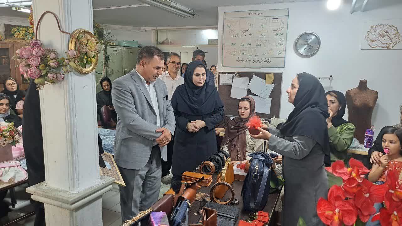برپایی نمایشگاه توانمندی های بانوان کارآفرین وهنرجو در میاندوآب