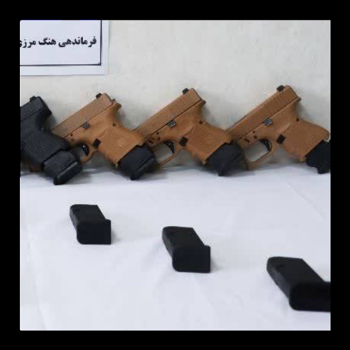 کشف ۱۱ قبضه سلاح کلت کمری درگمرک سروی ارومیه