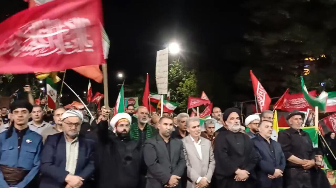 اجتماع شبانه سلماسی‌ها در خونخواهی رهبر شهید انقلاب