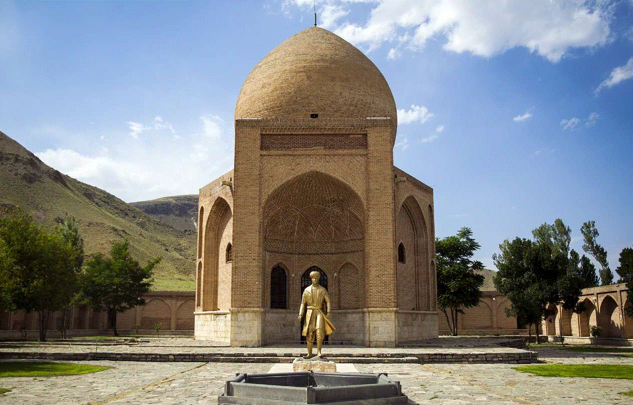 پیام آذری