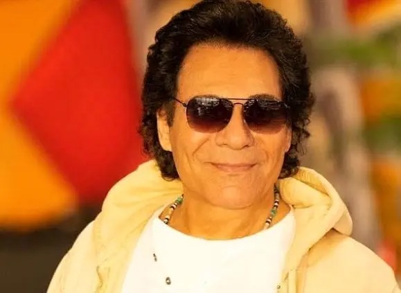 سفر در زمان؛ اندی در دوران جوانی و با تیپ و ظاهر متفاوت؛ دهه ۵۰