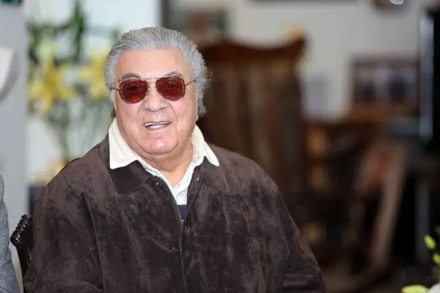سفر در زمان؛ گلپا در جوانی و در کنار خودروی شخصی اش؛ دهه ۴۰