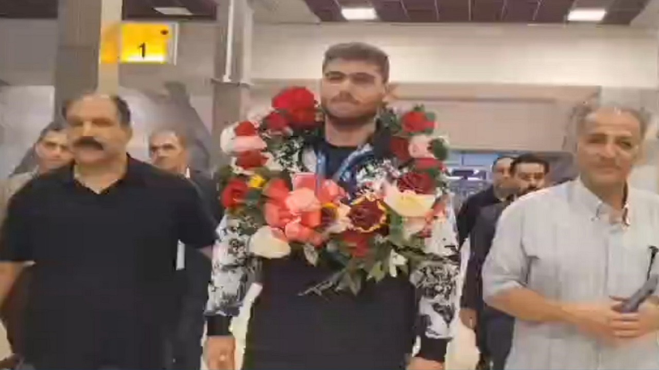 استقبال مردم تبریز از نایب‌ قهرمان مسابقات کشتی آزاد نوجوانان جهان