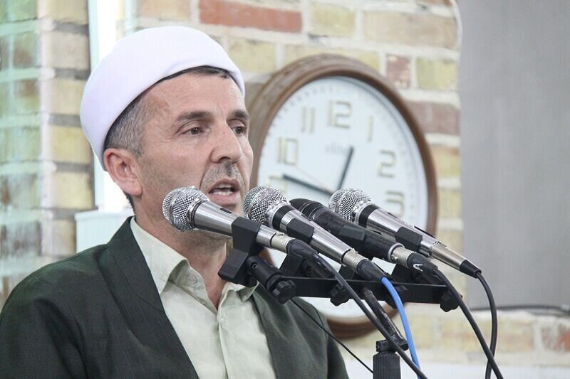 امام جمعه مهاباد: وحدت برای مقابله با توطئه‌های دشمنان ضروری است