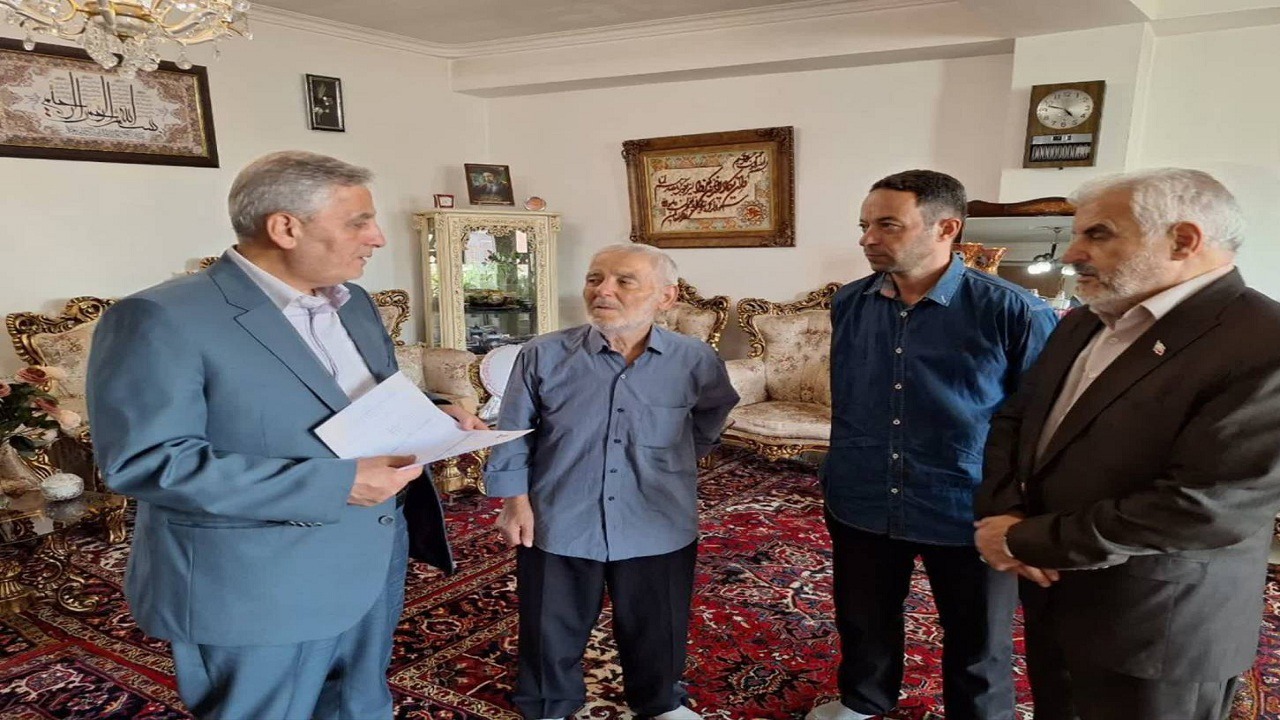 دیدار مدیر کل بنیاد شهید آذربایجان‌شرقی با خانواده شهدا
