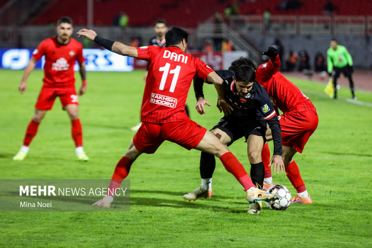 دوئل مدعیان قهرمانی در سکوت تبریز/پرسپولیس به زمین سفت رسید