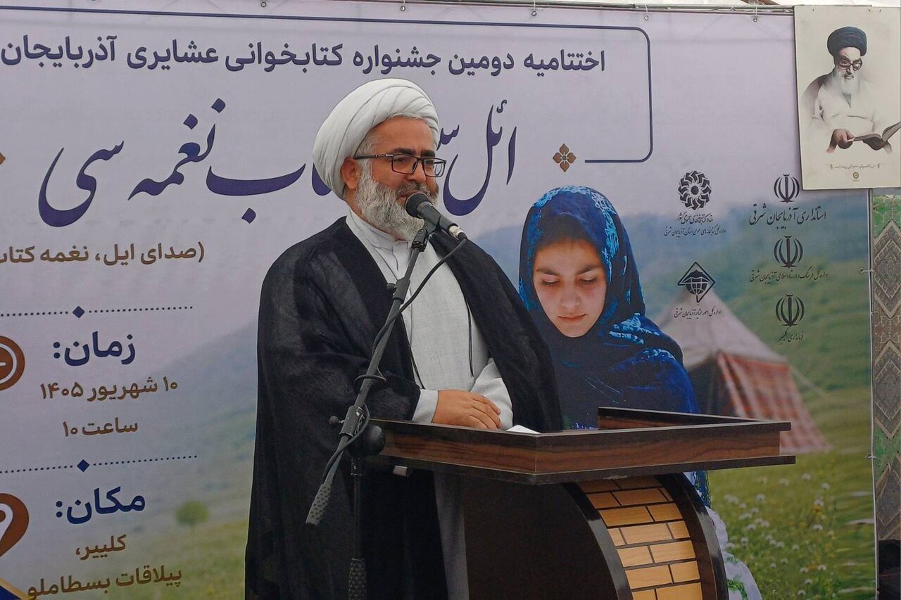شکرنژاد: رهبرشهید کتابخوانی را به یک سیره عملی در زندگی تبدیل کرده بود
