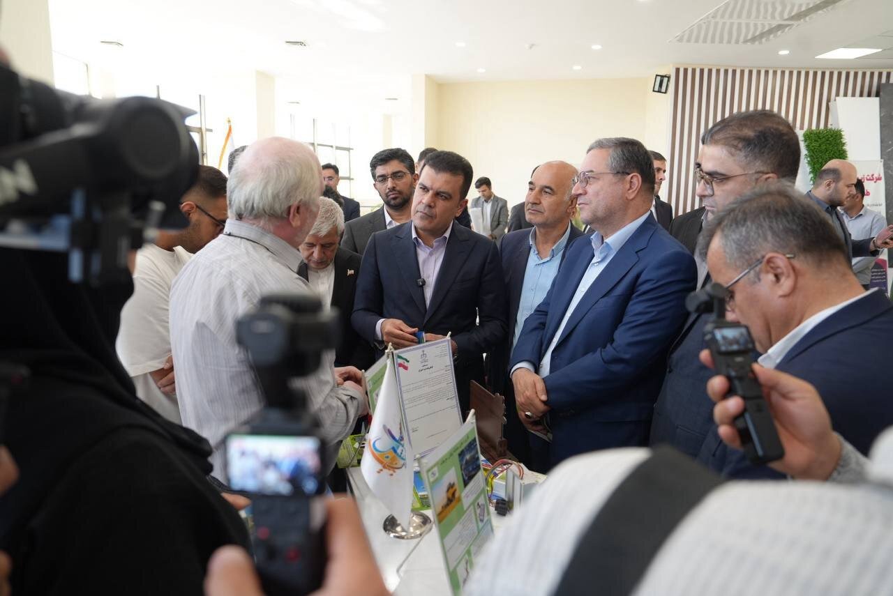 معاون رئیس‌جمهور از پارک علم و فناوری آذربایجان غربی بازدید کرد
