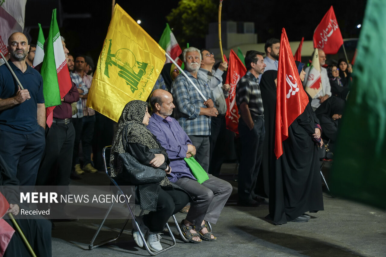 طنین فریاد «مرگ بر آمریکا» در اجتماع شبانه سلماسی‌ها