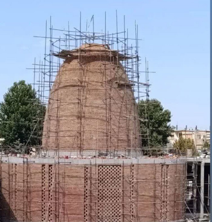 ثبت رکورد بی‌نظیر آجرچینی گنبد بارگاه شمس تبریزی؛ عملیات ۴۰ روزه در ۳ روز به پایان رسید