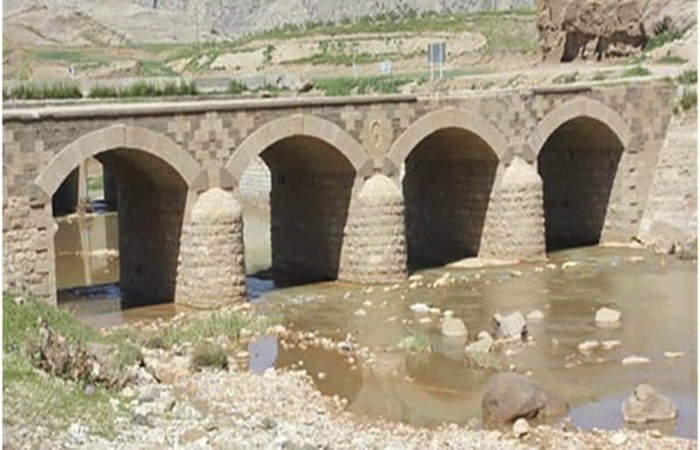 آغاز عملیات مرمت پل تاریخی افرینه لرستان