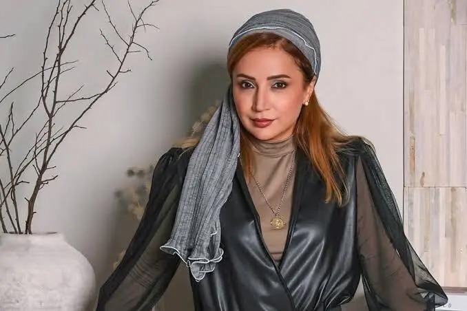 شبنم قلی‌خانی با استایلی زمستانی در پیست اسکی امارات‌مال دیده شد