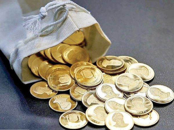 پلیس های وظیفه شناس میاندوآبی سکه های طلارا به دست صاحبش رساندند