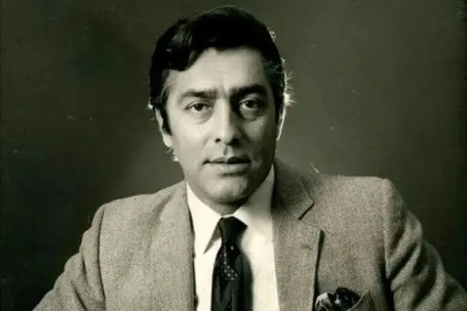 سفر در زمان؛ «فردین» در لباس خلبانی و در کنار جنگنده های ایرانی؛ سال ۵۷