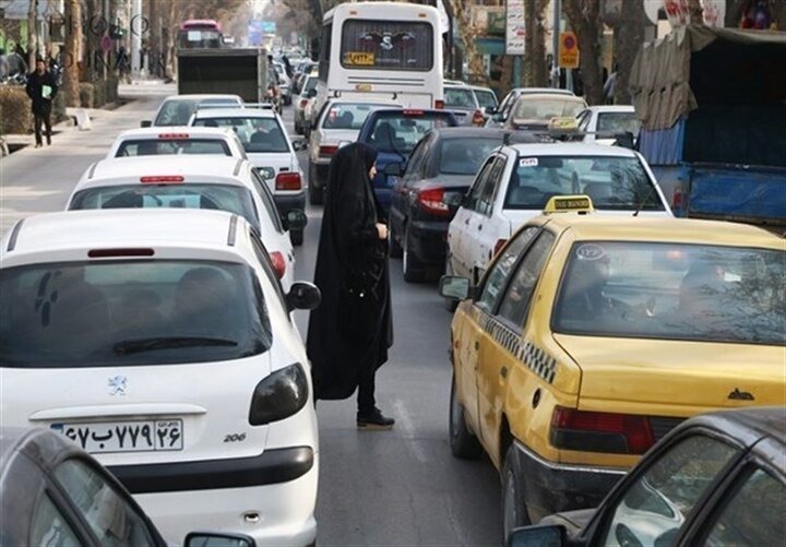 پارک دوبل در خیابان‌های ایلام؛ معضلی که ترافیک را قفل می‌کند