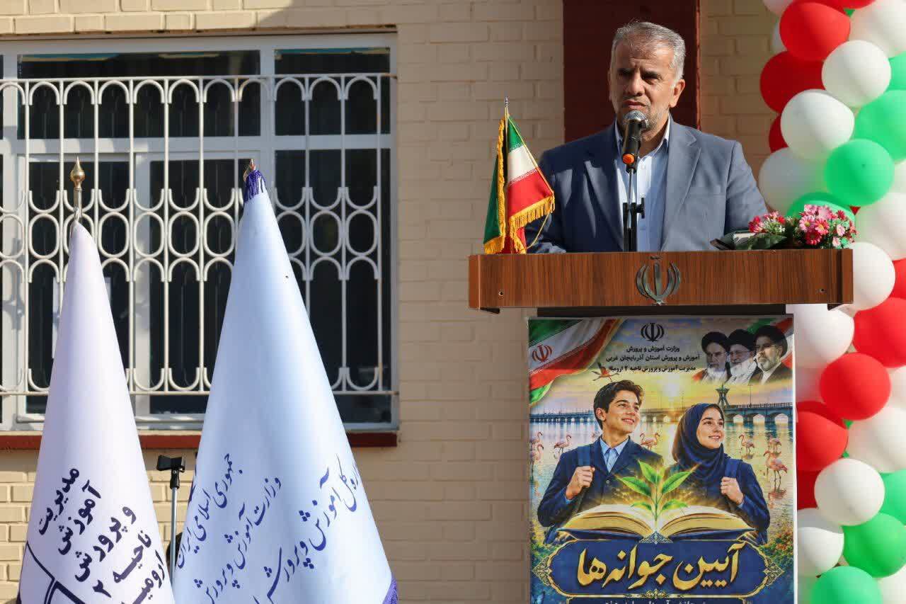 مدرسه؛ کانونِ تبلورِ ایثار، سنگرِ جهادِ تبیین و کارخانه‌ی انسان‌سازی