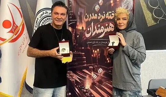 ذوق‌زدگی شراره رخام لحظه دریافت جایزه قهرمانی تخته‌نرد/ ویدئو