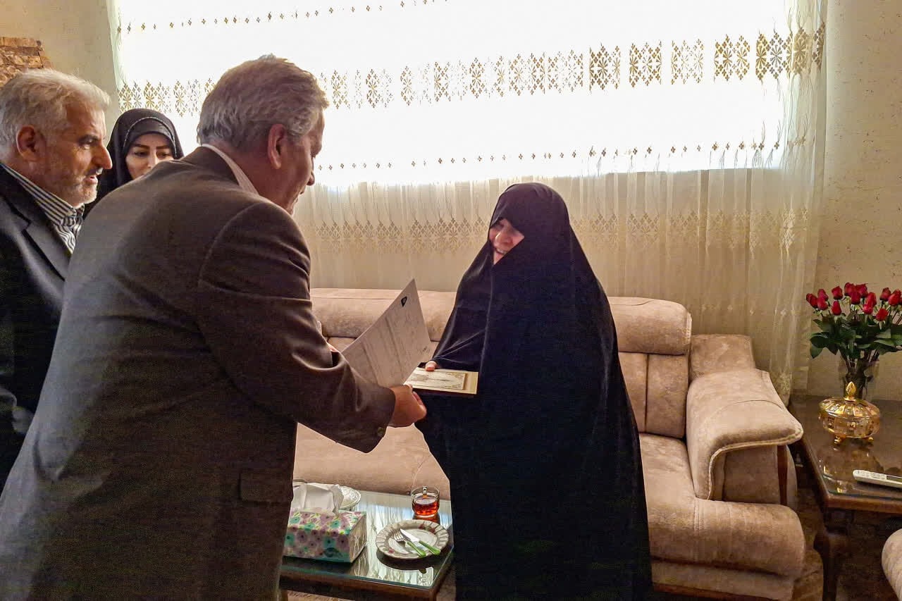 سلمانی: همسران شهدا نماد صبر و استواری در جامعه هستند