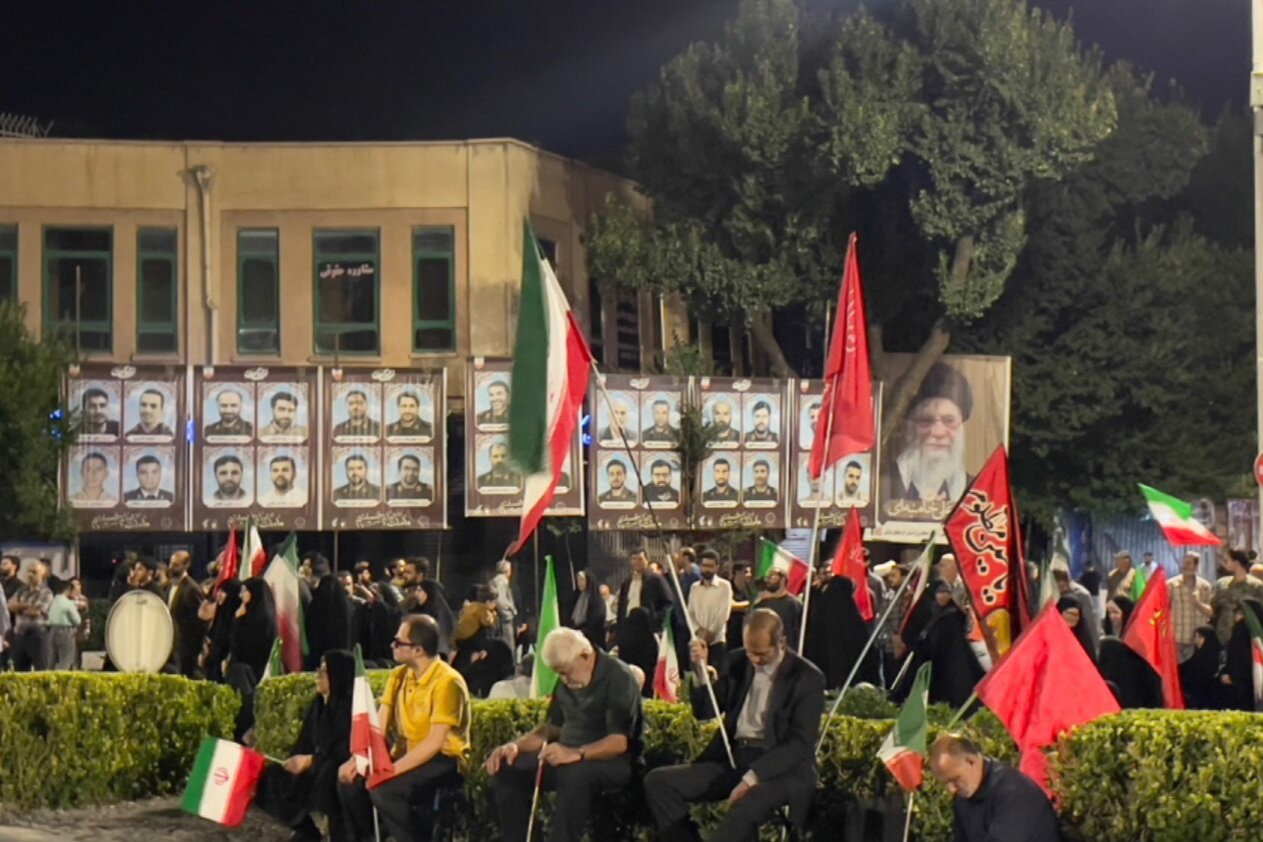 تداوم اجتماع شبانه تبریزی‌ها در شب‌های اقتدار ایران