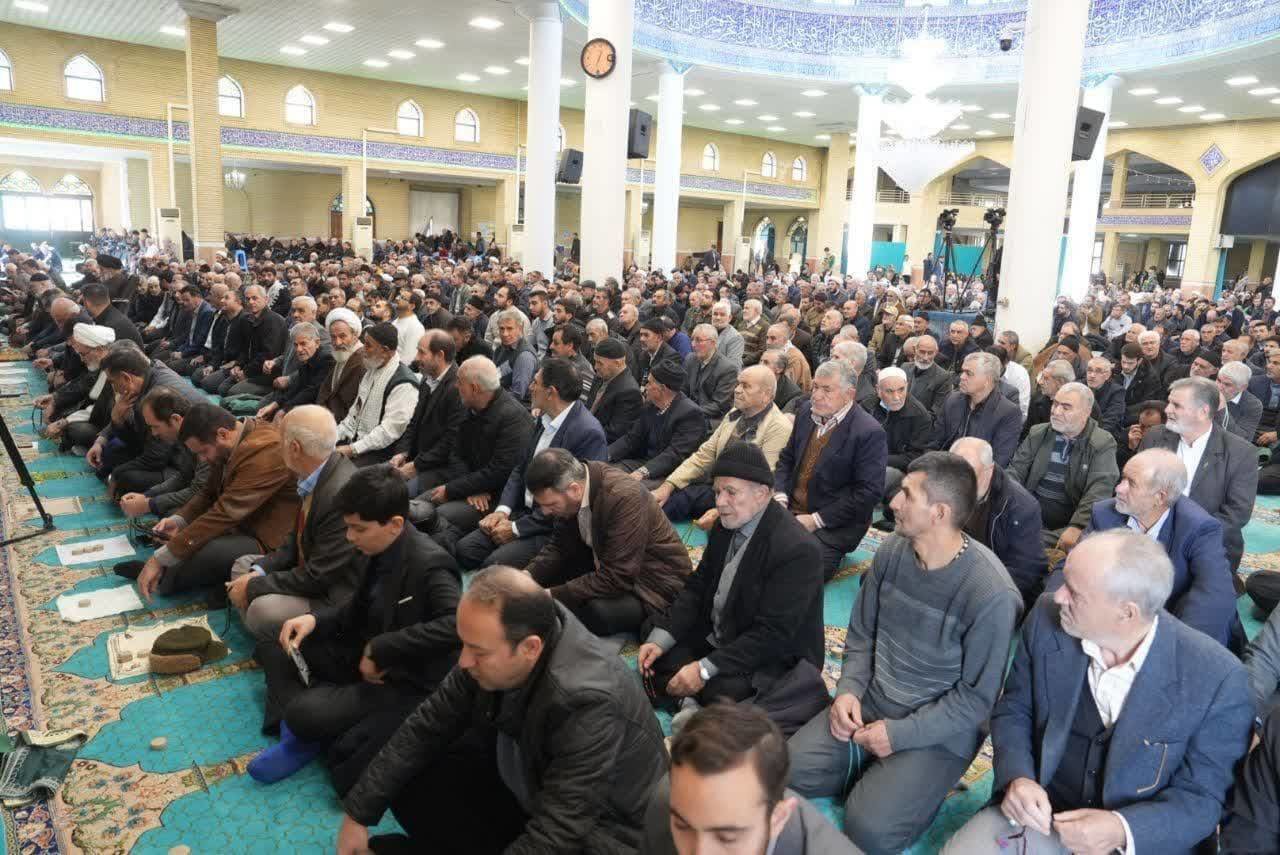 مرور رشادت‌های ملت ایران در دوران دفاع مقدس و جنگ های تحمیلی در نماز جمعه شهرهای آذربایجان غربی