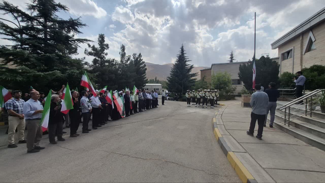 اهتزاز پرچم مقدس ایران در دانشگاه‌های آذربایجان غربی