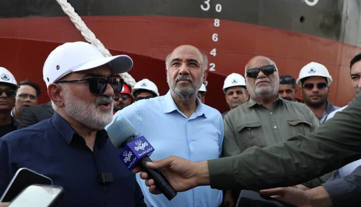 استاندار خوزستان: شناور ۸۰۰ تنی هوتن یک در اوج بحران و تحریم ساخته شد