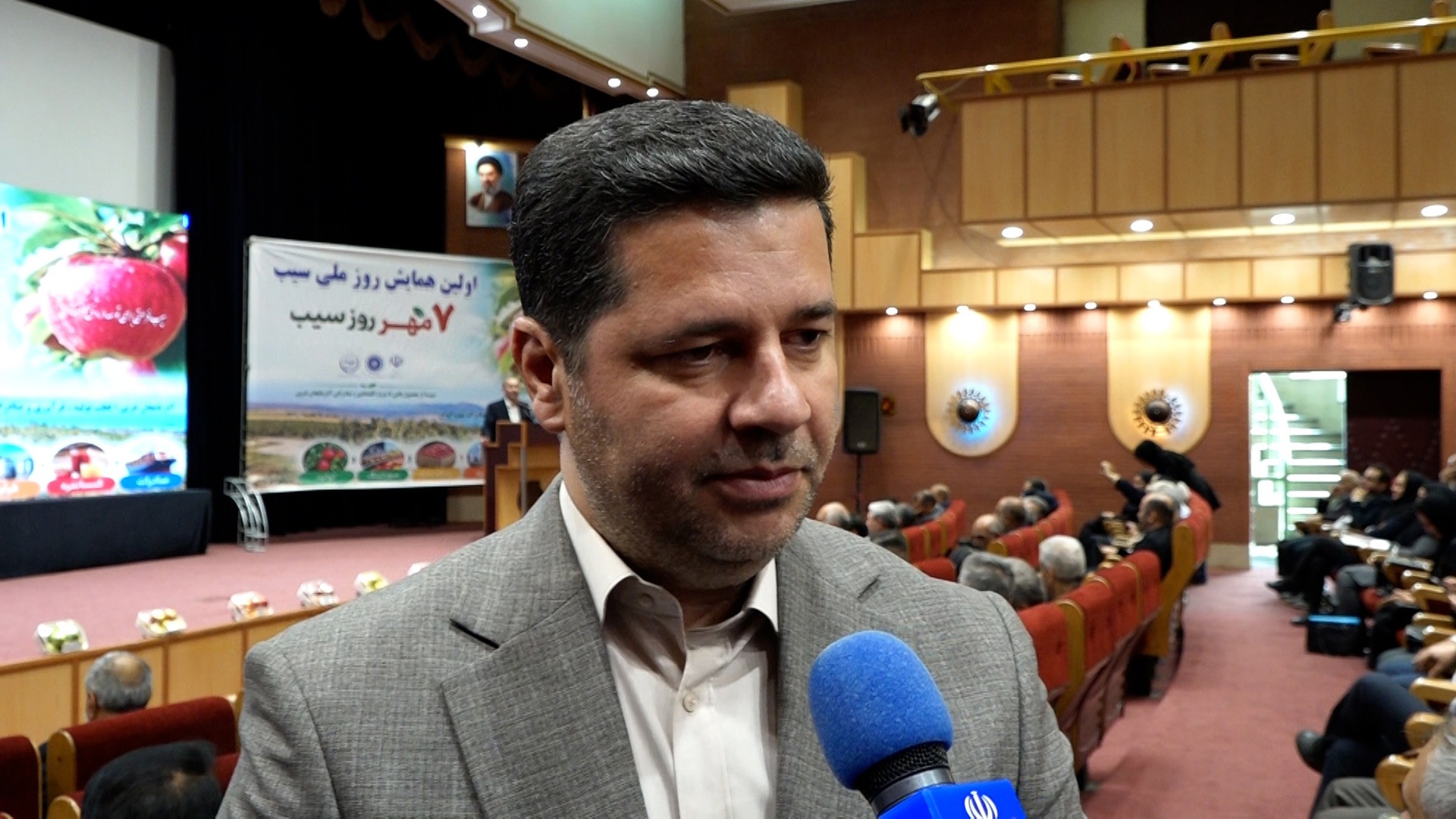 صادرات سالانه یک میلیون تن سیب به ۶۳ کشور جهان