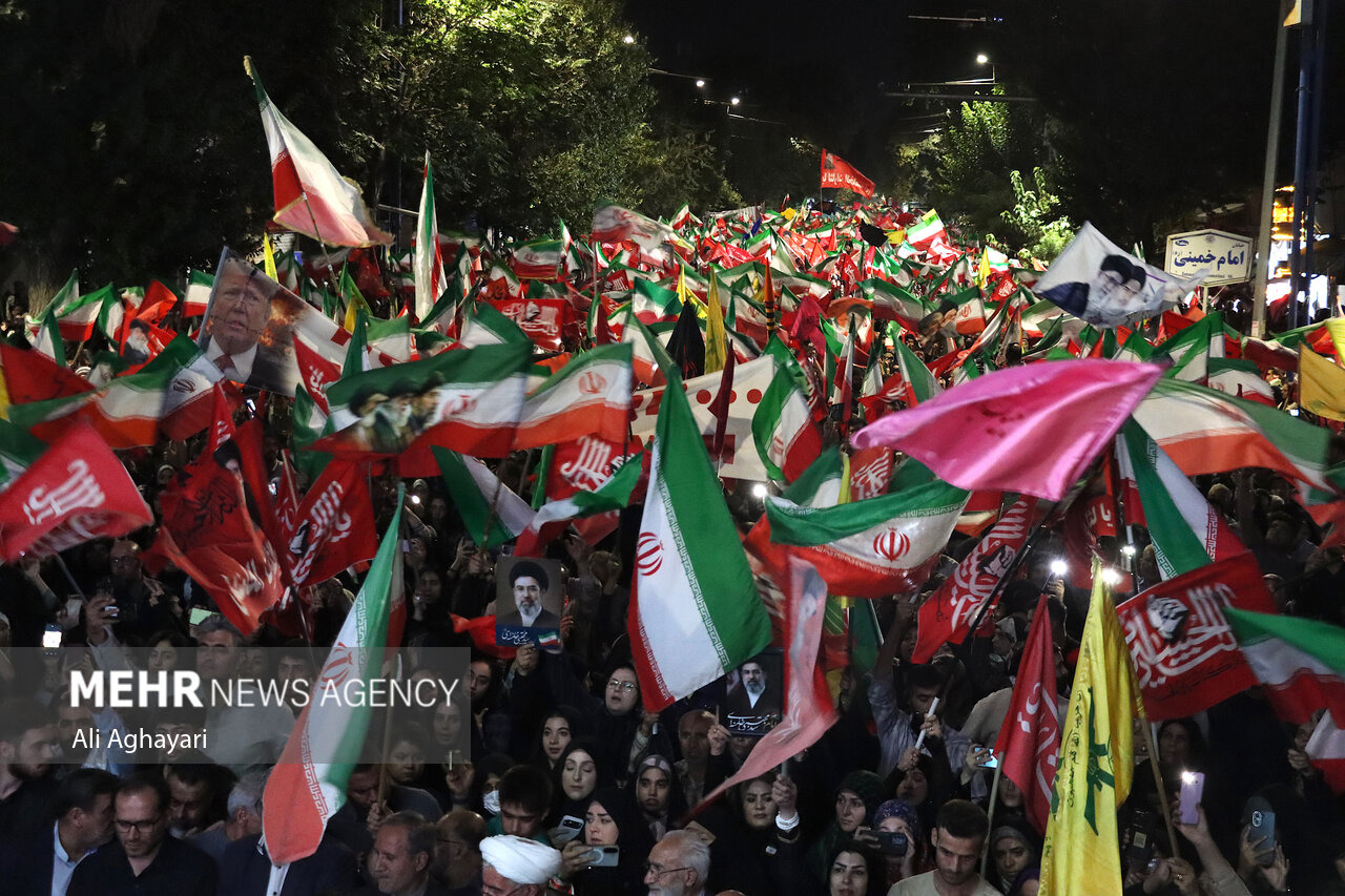 ۲۱۵ امین تجمع شبانه مردم ارومیه در تجدید بیعت با آرمان های انقلاب