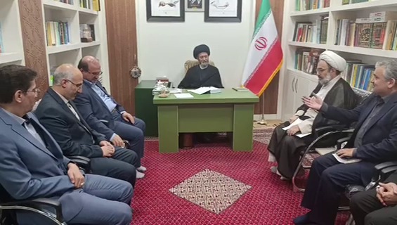 دیدار رئیس و بازرسان کل منطقه ۵ کشور با نماینده ولی فقیه در استان اردبیل