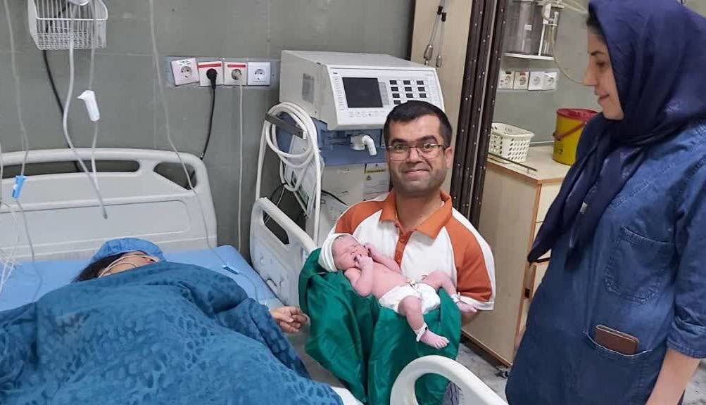 تولد نوزاد سالم از زوج مبتلا به کوتاهی قد پاتولوژیک در بیمارستان بعثت سنندج
