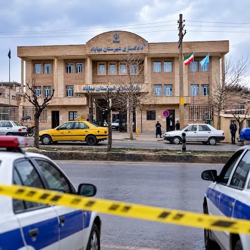 درگیری مقابل دادگستری مهاباد با شلیک گلوله
