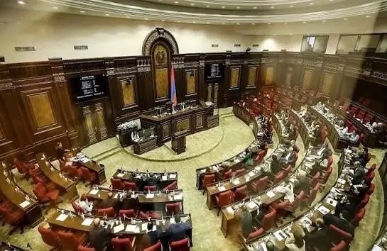 درگیری فیزیکی در پارلمان ارمنستان/ ویدئو