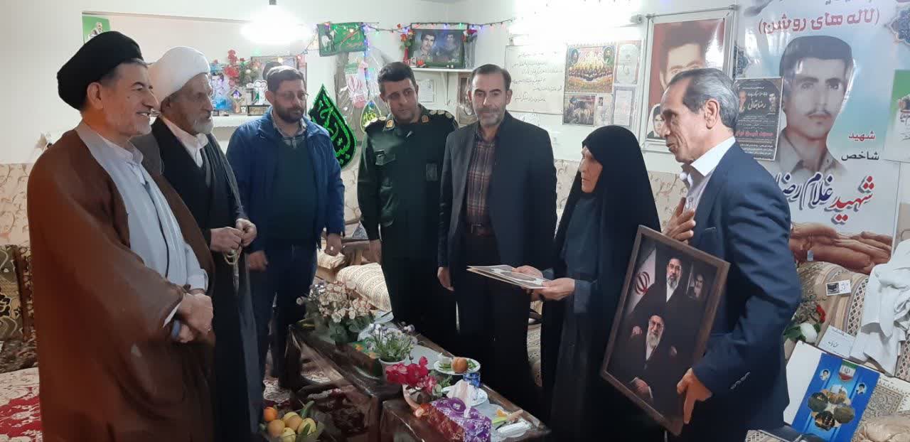 تجلیل از خانواده شهید غلام‌رضا بقایی در خوی
